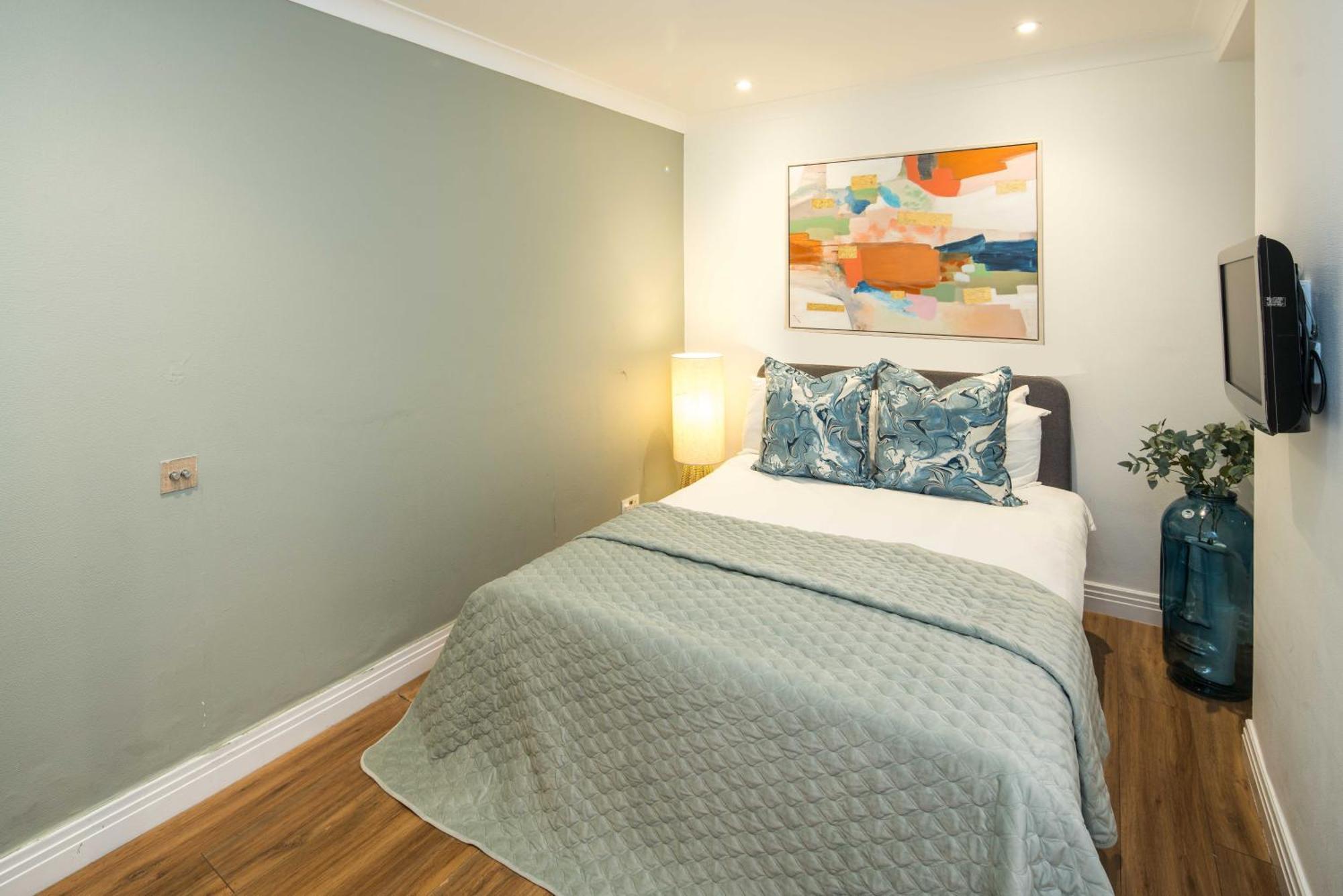 N19 Southkensington-museums-hydepark-caffe London