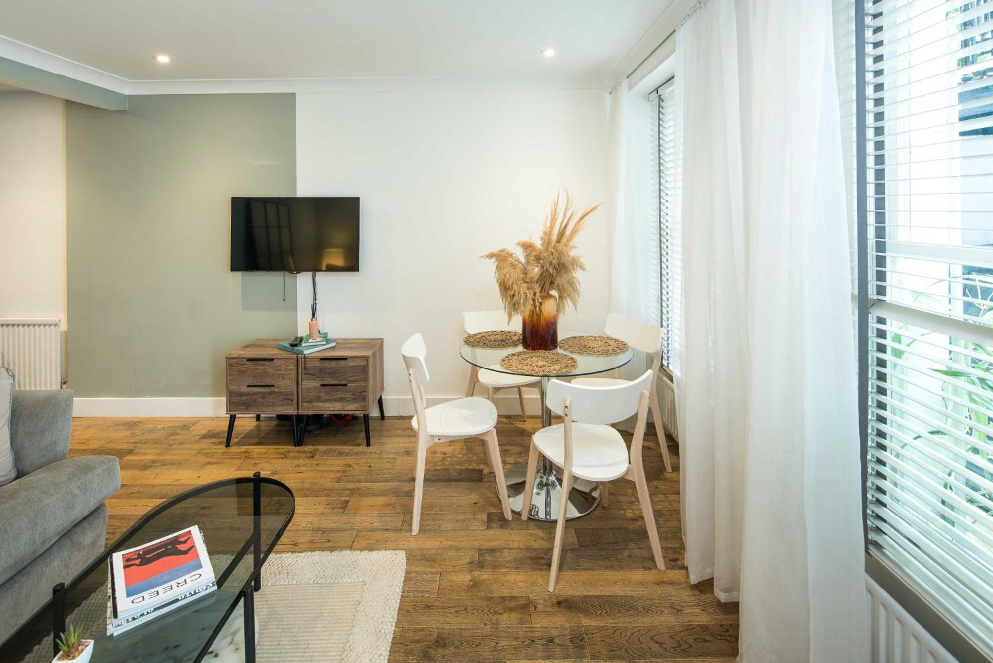 Apartment N19 Southkensington-museums-hydepark-caffe *
